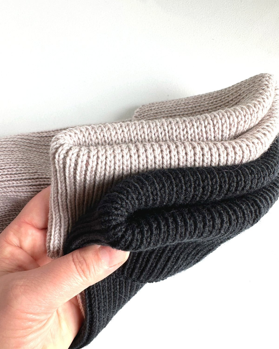 Beanie czapka z wełny merino VARELLA 100% Baby Merino 21 Czarny