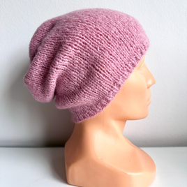 Ciepła czapka ręcznie robiona CHMURKA Alpaka 24 średni róż