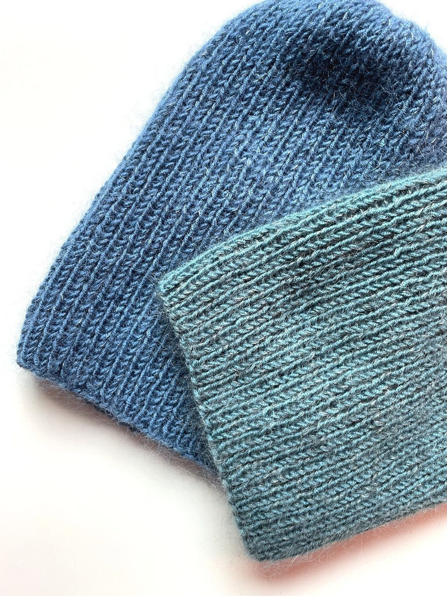Handgemachte Damenmütze AUREA 100% Baby Merino plus Mohair und Seide 42/27 Petrol