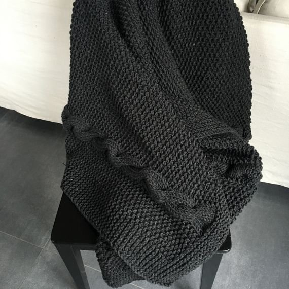 Sweterek, ocieplacz na świecę niebieski