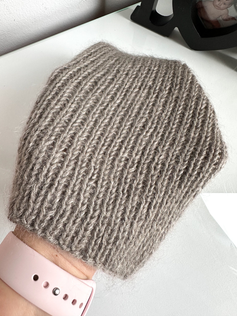 Handgemachte Damenmütze AUREA 100% Baby Merino plus Mohair und Seide 57/12 Grau-Braun