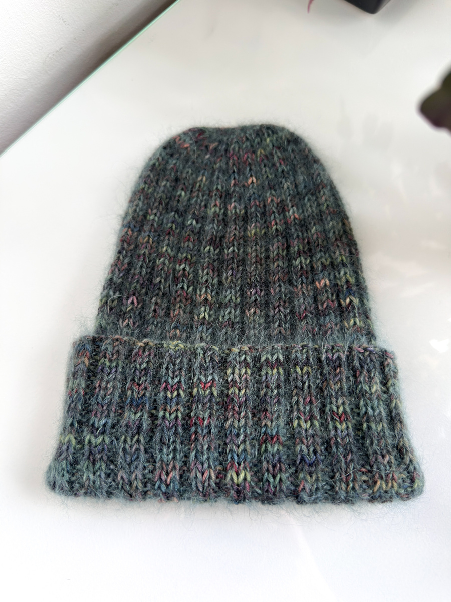 Ręcznie robiona czapka DAISY 100% Ręcznie farbowana Baby Merino plus moher i jedwab US139 Pocion - edycja limitowana