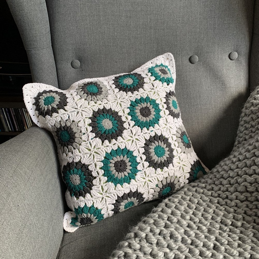 Poszewka na poduszkę 40x40 cm różowe kwiatki