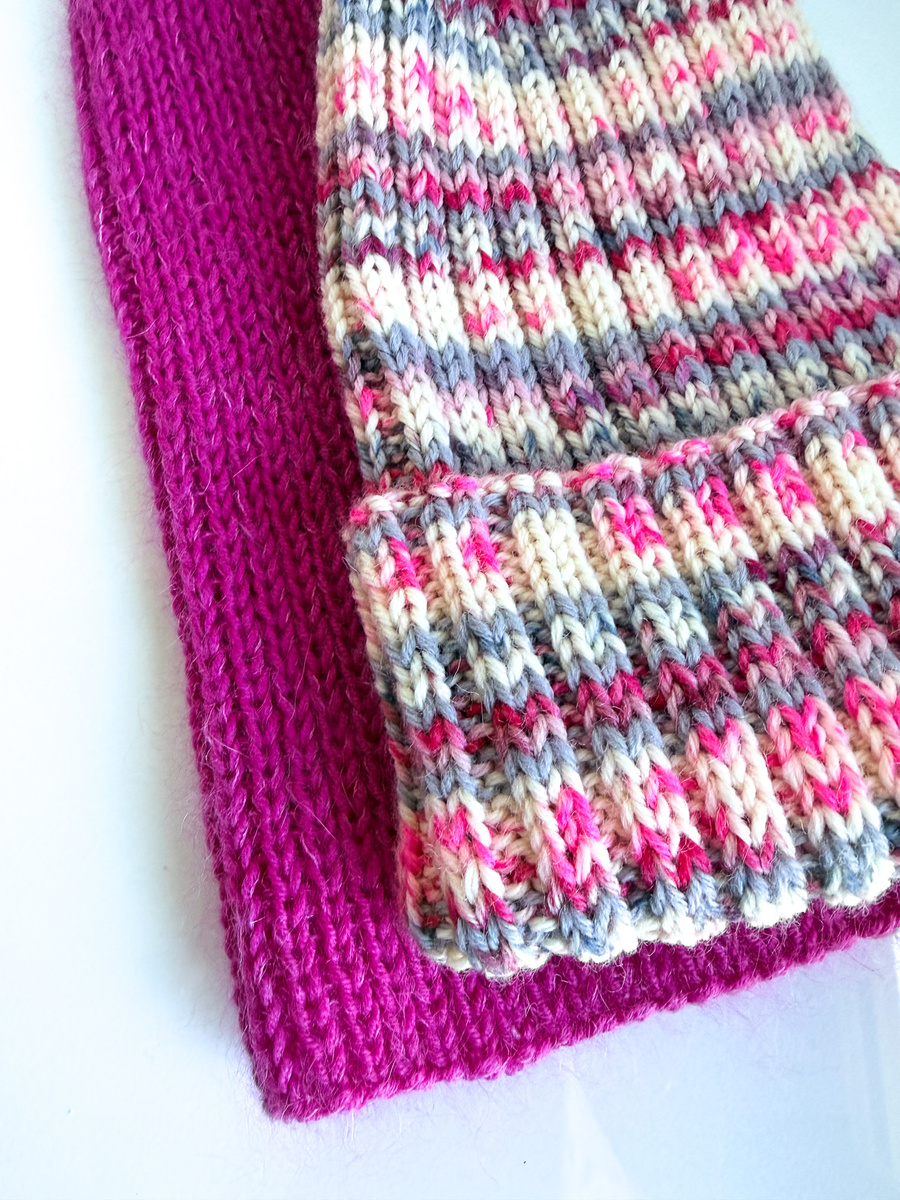 Wywijana czapka NELLI Merynos 19 Jagody i Śmietanka