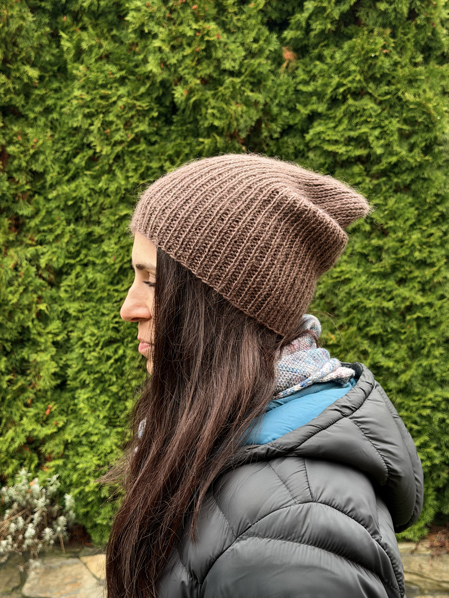 Handmade women's hat AUREA 100% baby merino plus mohair and silk 62/15 medium brown