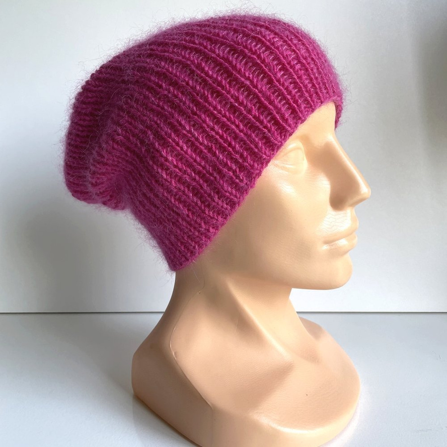 Handgemachte Damenmütze AUREA 100% Baby Merino plus Mohair und Seide 08/13 Fuchsia