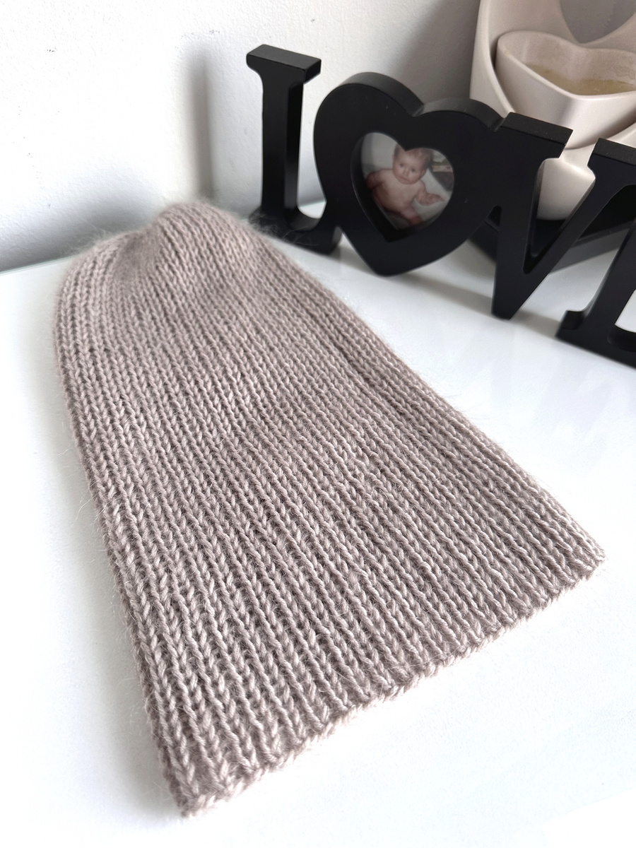 Handgemachte Damenmütze AUREA 100% Baby Merino plus Mohair und Seide 23/20 Hellbeige