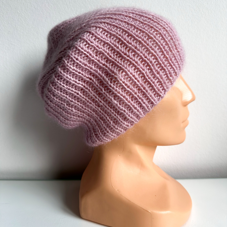 Handgemachte Damenmütze AUREA 100% Baby Merino plus Mohair und Seide 54/63 Puderrosa