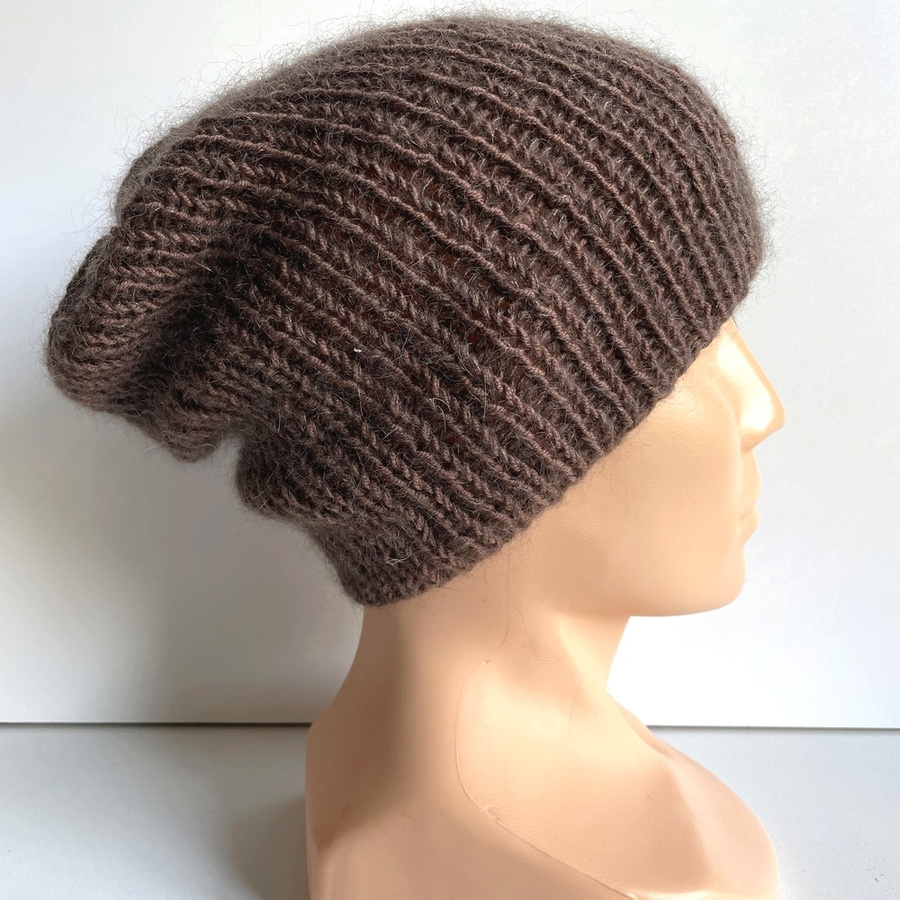 Handgemachte Damenmütze AUREA 100% Baby Merino plus Mohair und Seide 52/15 Zartbitterschokolade