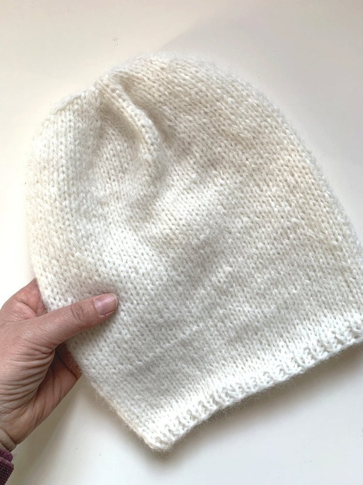 Ręcznie robiona czapka CHMURKA Alpaka 01 Ecru