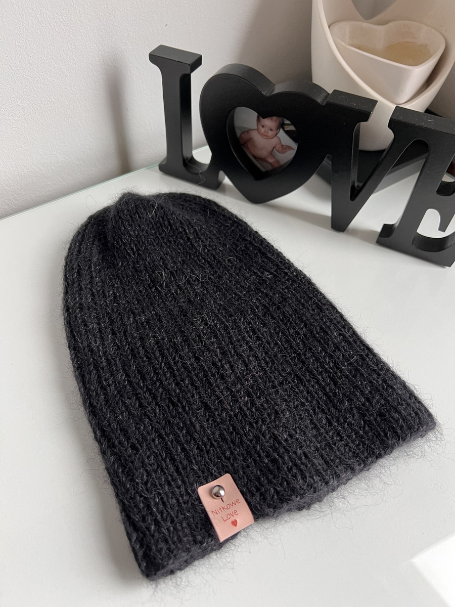 Handgemachte Damenmütze AUREA 100% Baby Merino plus Mohair und Seide 21/02 Schwarz