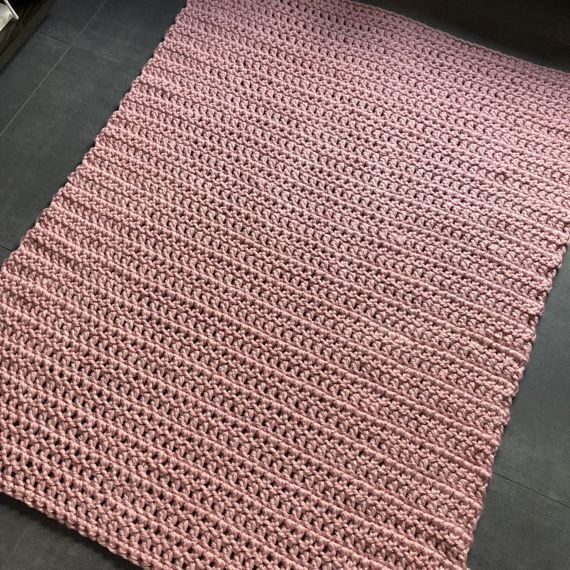 Sweterek, ocieplacz na świecę niebieski