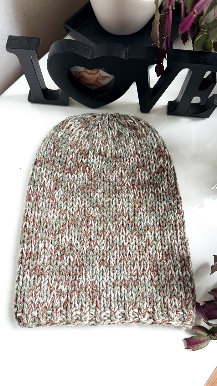 Zimowa smerfetka z baby merino 100% – odcienie zieleni i beżu