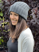 Wywijana czapka merino HELLI 100% Baby Merino 20 Ciemny Szary