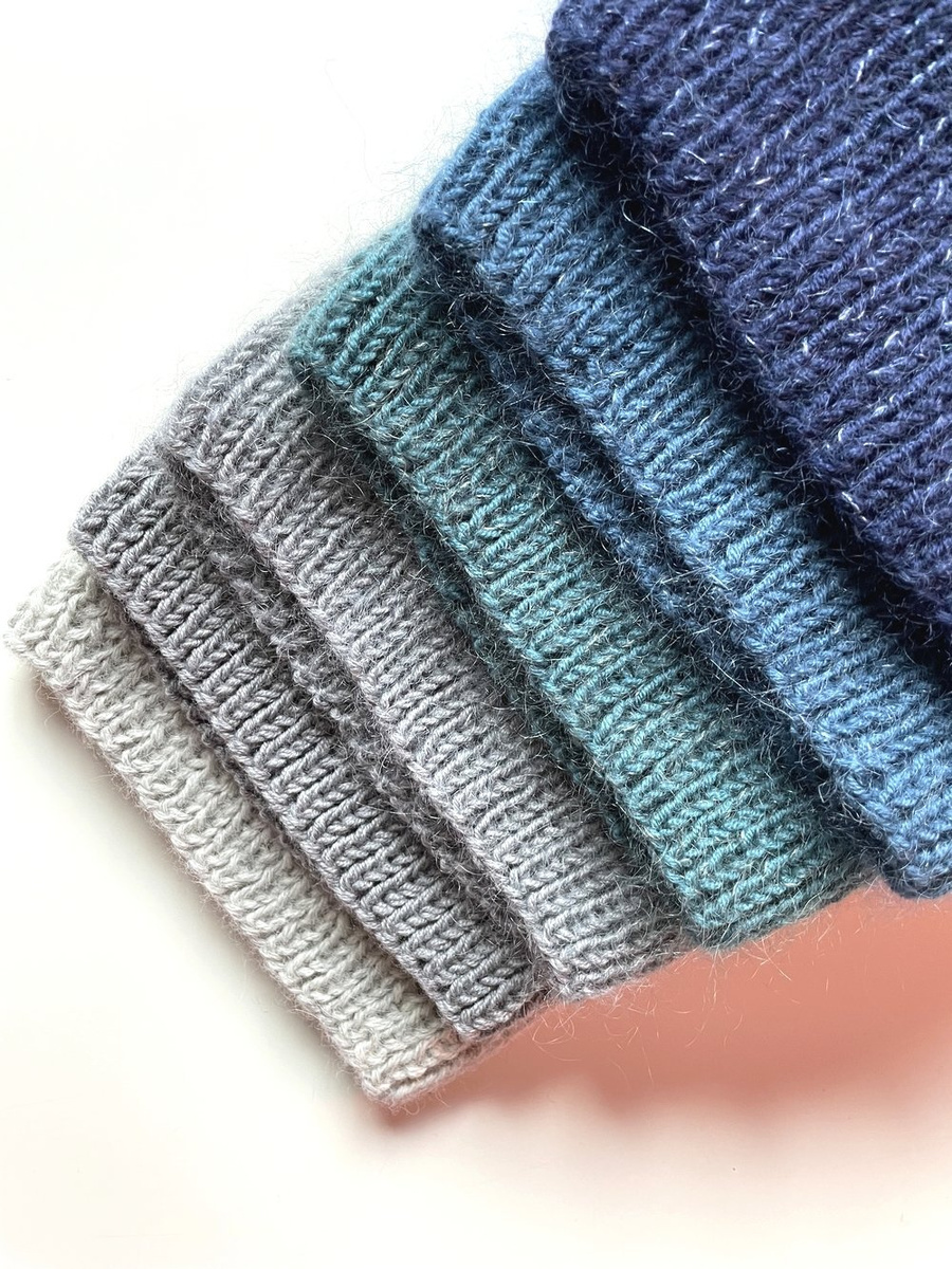 Handgemachte Damenmütze AUREA 100% Baby Merino plus Mohair und Seide 19/10 Grau