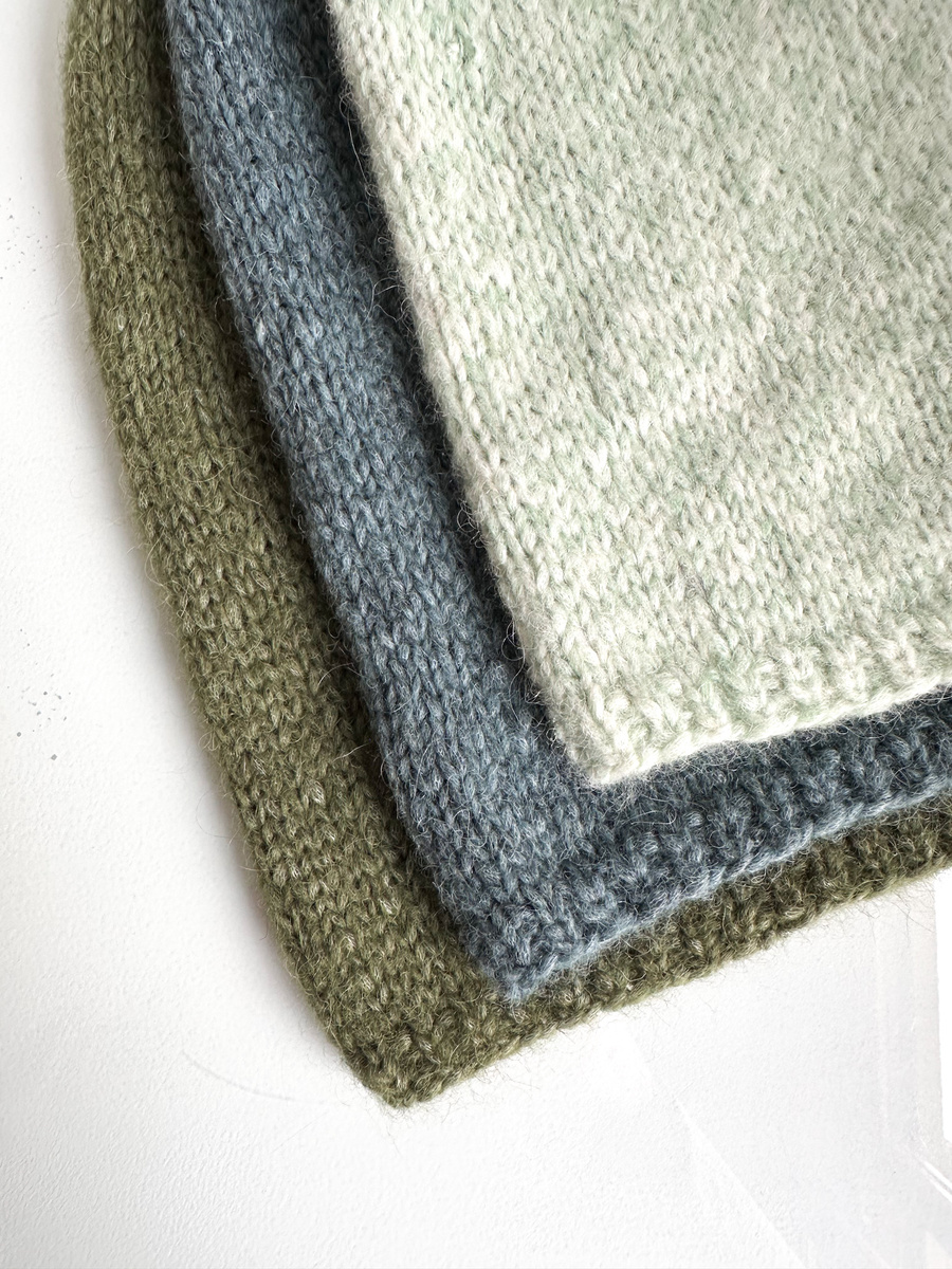 Ciepła czapka ręcznie robiona CHMURKA Alpaka 44 karminowy