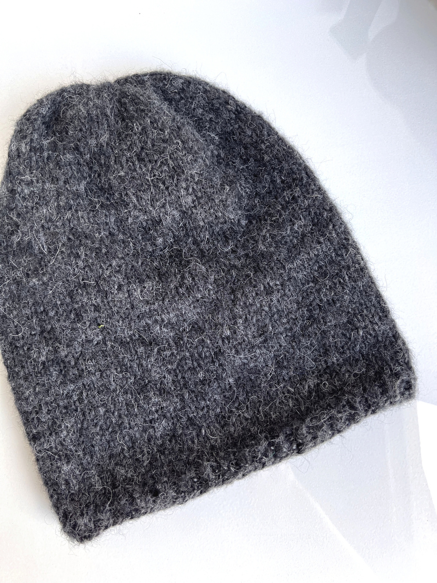 Ciepła czapka ręcznie robiona CHMURKA Alpaka 06 Antracyt