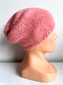 Ciepła czapka ręcznie robiona CHMURKA Alpaka 44 karminowy