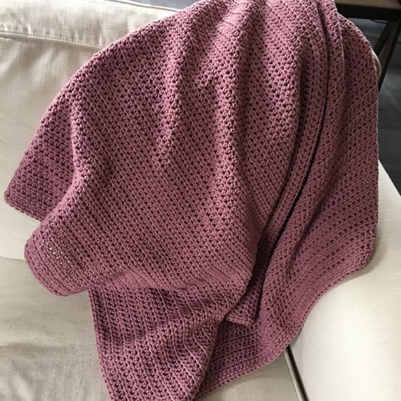 Sweterek, ocieplacz na świecę niebieski