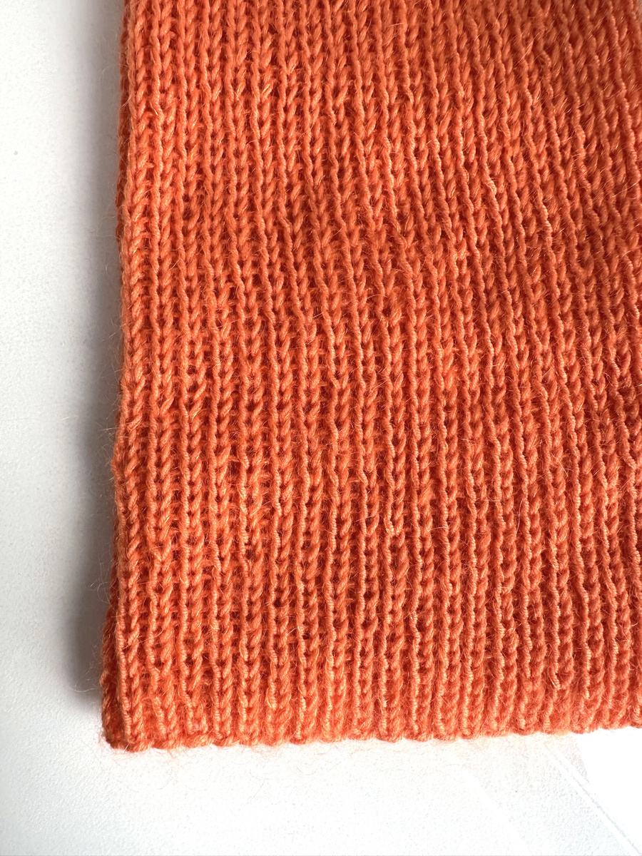 Handgemachte Damenmütze AUREA 100% Baby Merino plus Mohair und Seide 36/49 Orange