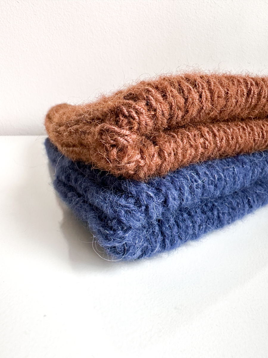 Ręcznie robiona czapka damska MORGANA Merynos, Alpaka z Jedwabiem 52/38 Czekolada