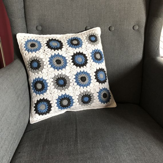 Sweterek, ocieplacz na świecę niebieski