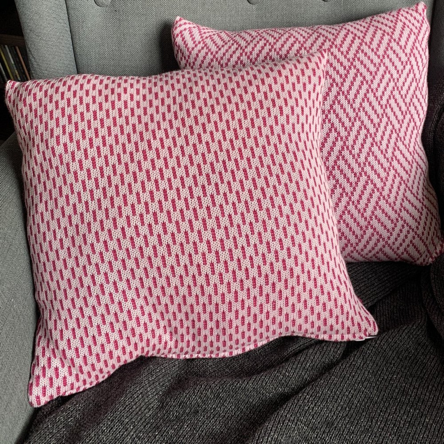 Sweterek, ocieplacz na świecę niebieski