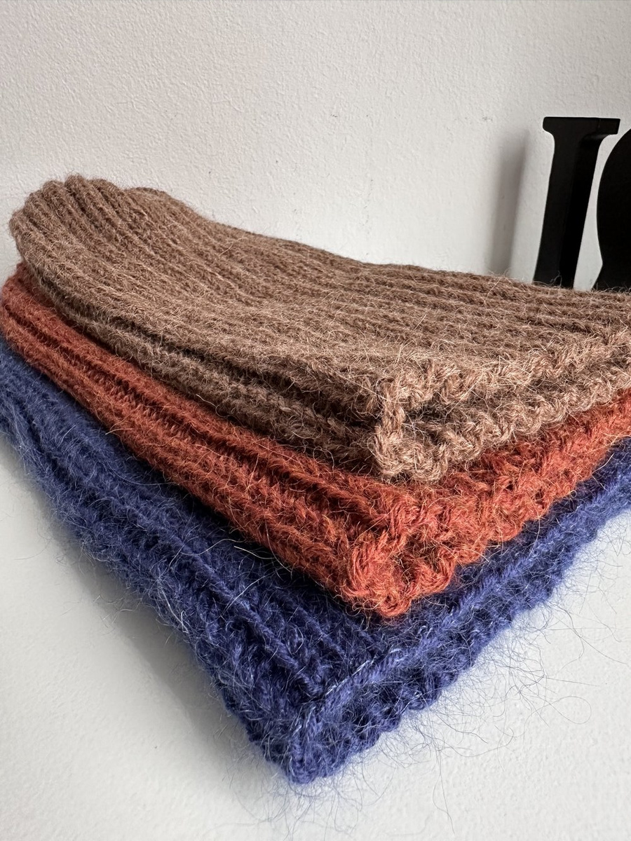 Ręcznie robiona czapka beanie AUREA 100% Baby Merino plus moher i jedwab 30/28 Niebieski