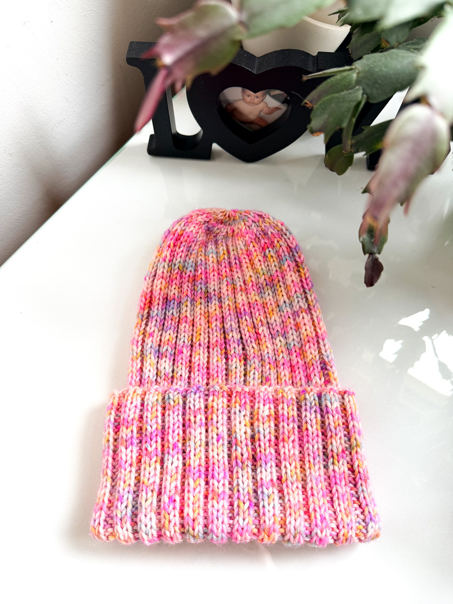 Wywijana czapka NELLI Merynos 14 Tęczowa Posypka