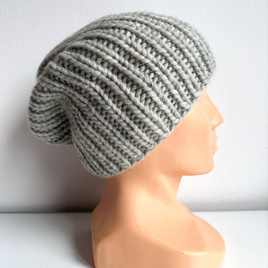JANKA Women’s Beanie in Thick Yarn 53 Light Grey Nitkowe Love