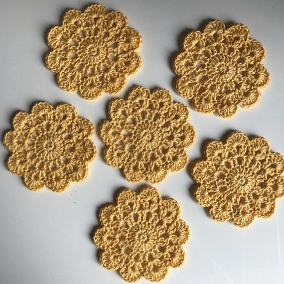 Sweterek, ocieplacz na świecę niebieski