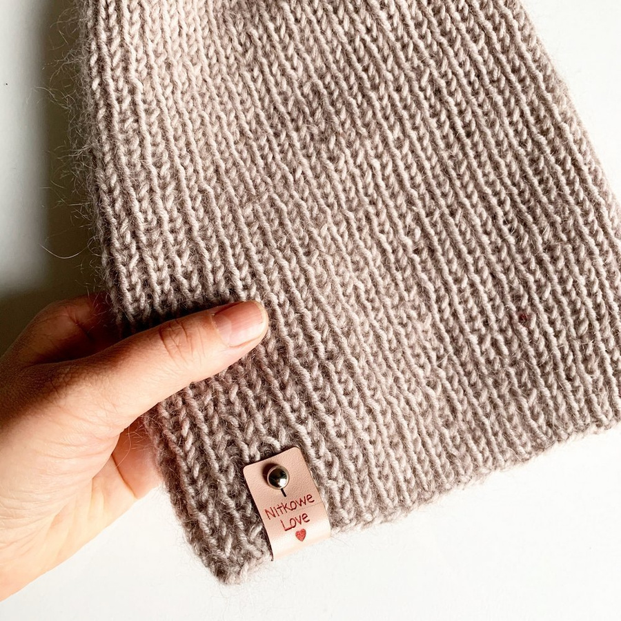 Handgemachte Damenmütze AUREA 100% Baby Merino plus Mohair und Seide 23/20 Hellbeige