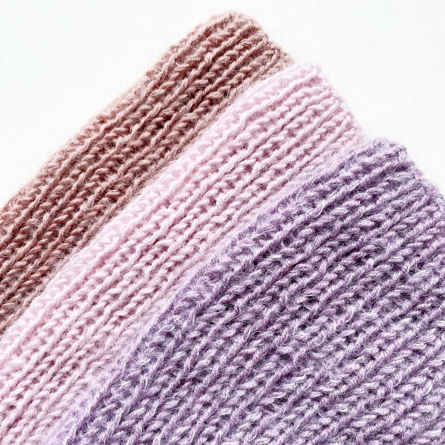 Handgefertigte Damenmütze AUREA 100% Baby Merino plus Mohair und Seide 54/40 Puderrosa