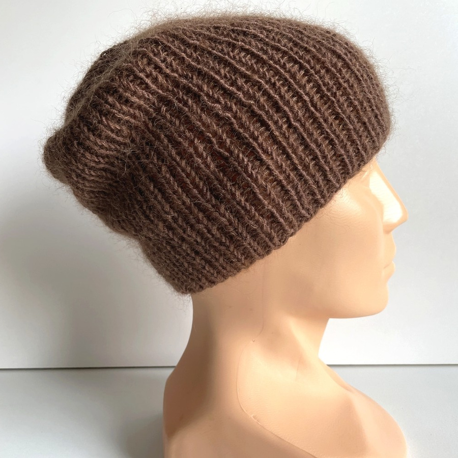 Handgemachte Damenmütze AUREA 100% Baby Merino plus Mohair und Seide 52/35 Milchschokolade