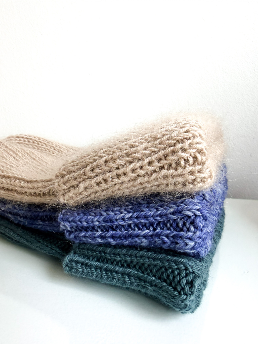 NELLI – czapka merino wywijana 38 Niebieska Mgiełka, ręcznie robiona