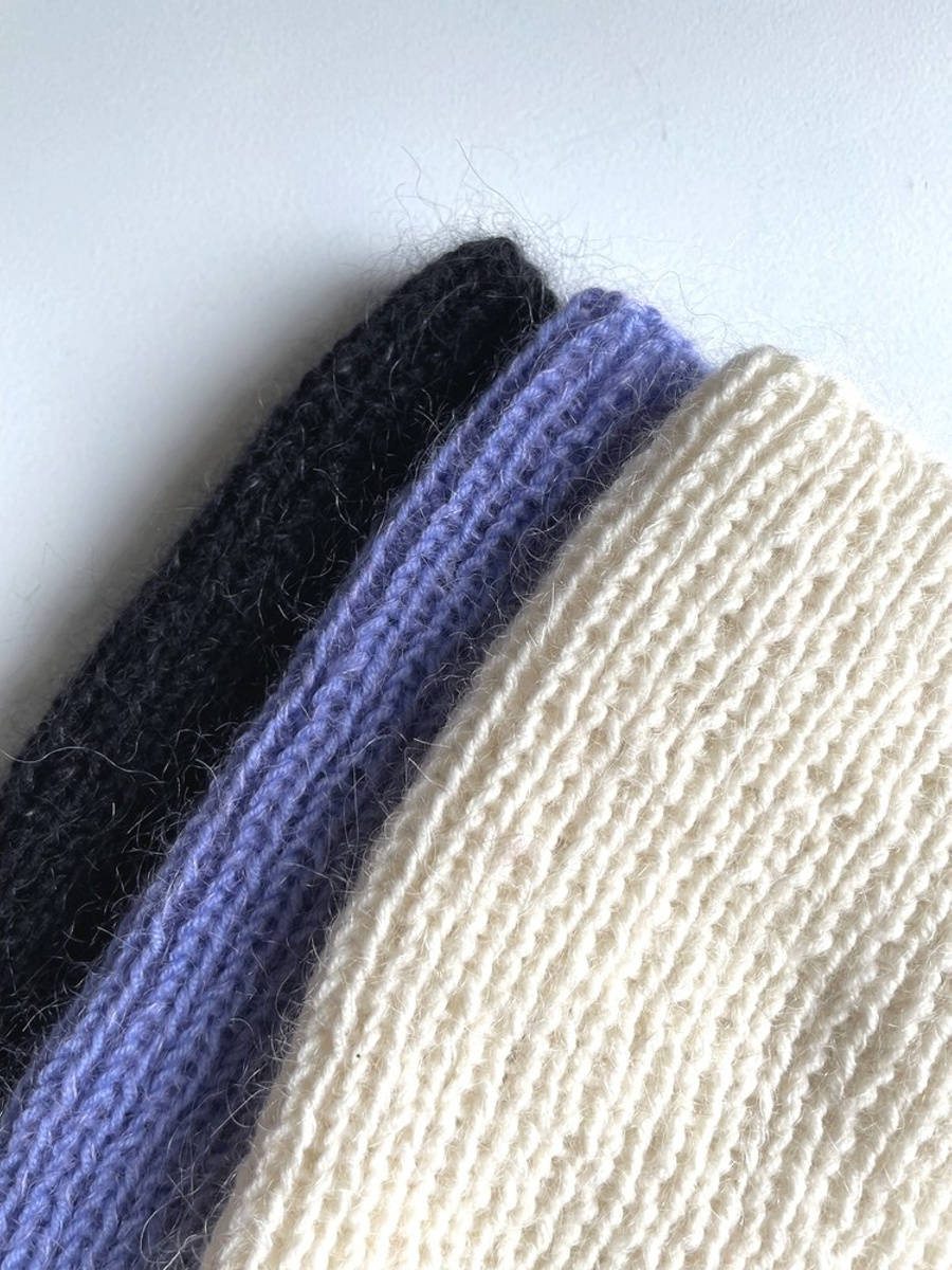 Handgefertigte Damenmütze AUREA 100% Baby Merino plus Mohair und Seide 02/01 Ecru