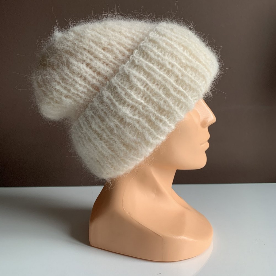 Ręcznie robiona czapka damska WATA CUKROWA Alpaka z Merynosem 01 Ecru
