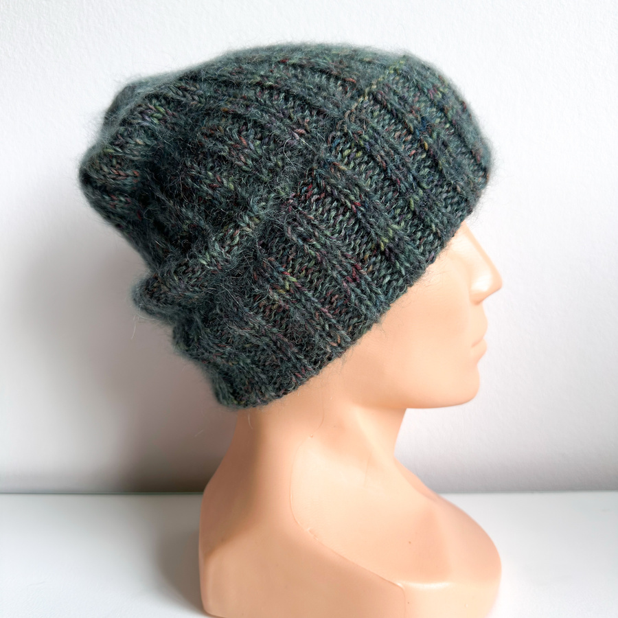 Ręcznie robiona czapka DAISY 100% Ręcznie farbowana Baby Merino plus moher i jedwab Szałwia - edycja limitowana