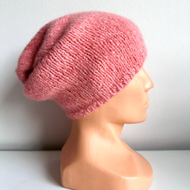 Ciepła czapka ręcznie robiona CHMURKA Alpaka 50 brzoskwiniowy róż