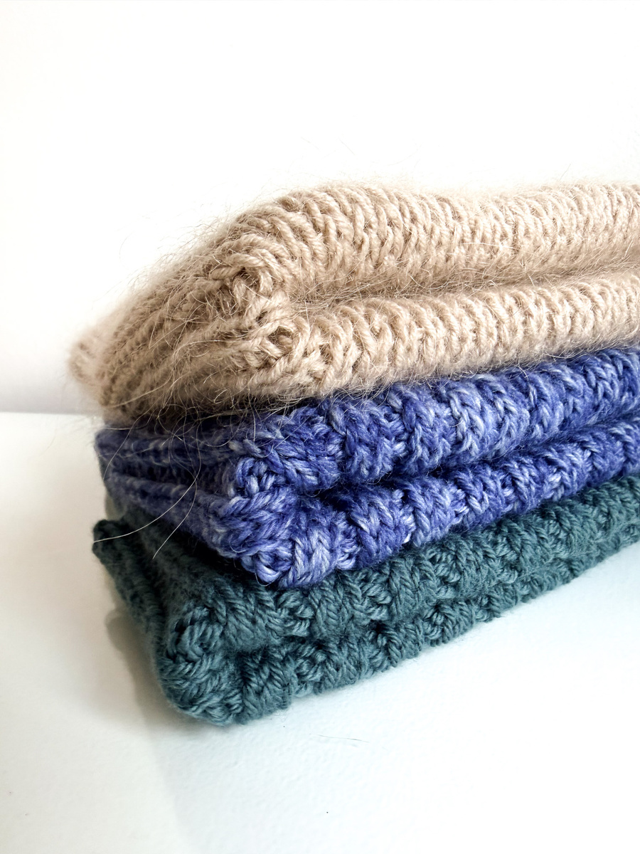 NELLI – czapka merino wywijana 38 Niebieska Mgiełka, ręcznie robiona