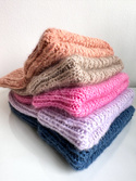 Ręcznie robiona czapka beanie AUREA 100% Baby Merino plus moher i jedwab 07/62 Lody truskawkowe