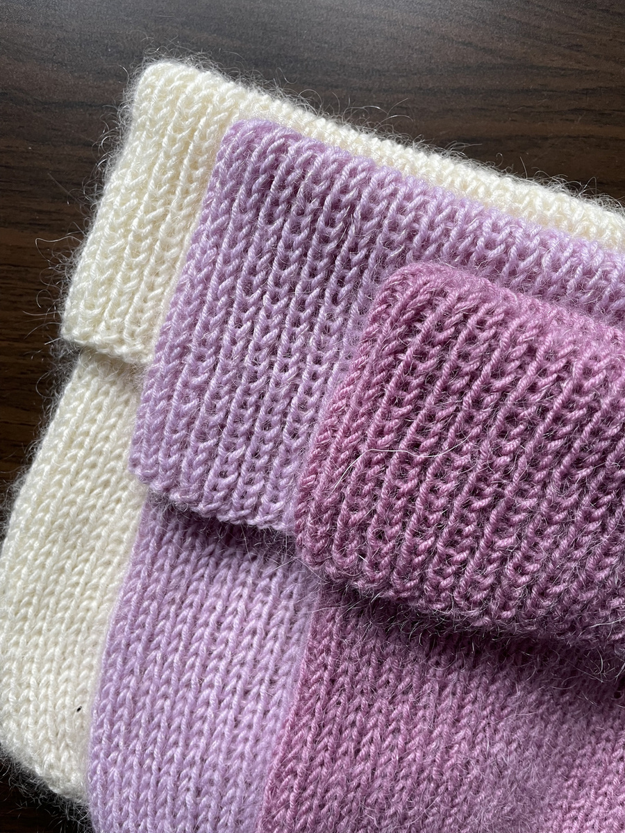 Ręcznie robiona czapka beanie AUREA 100% Baby Merino plus moher i jedwab 27/04 Stary Róż