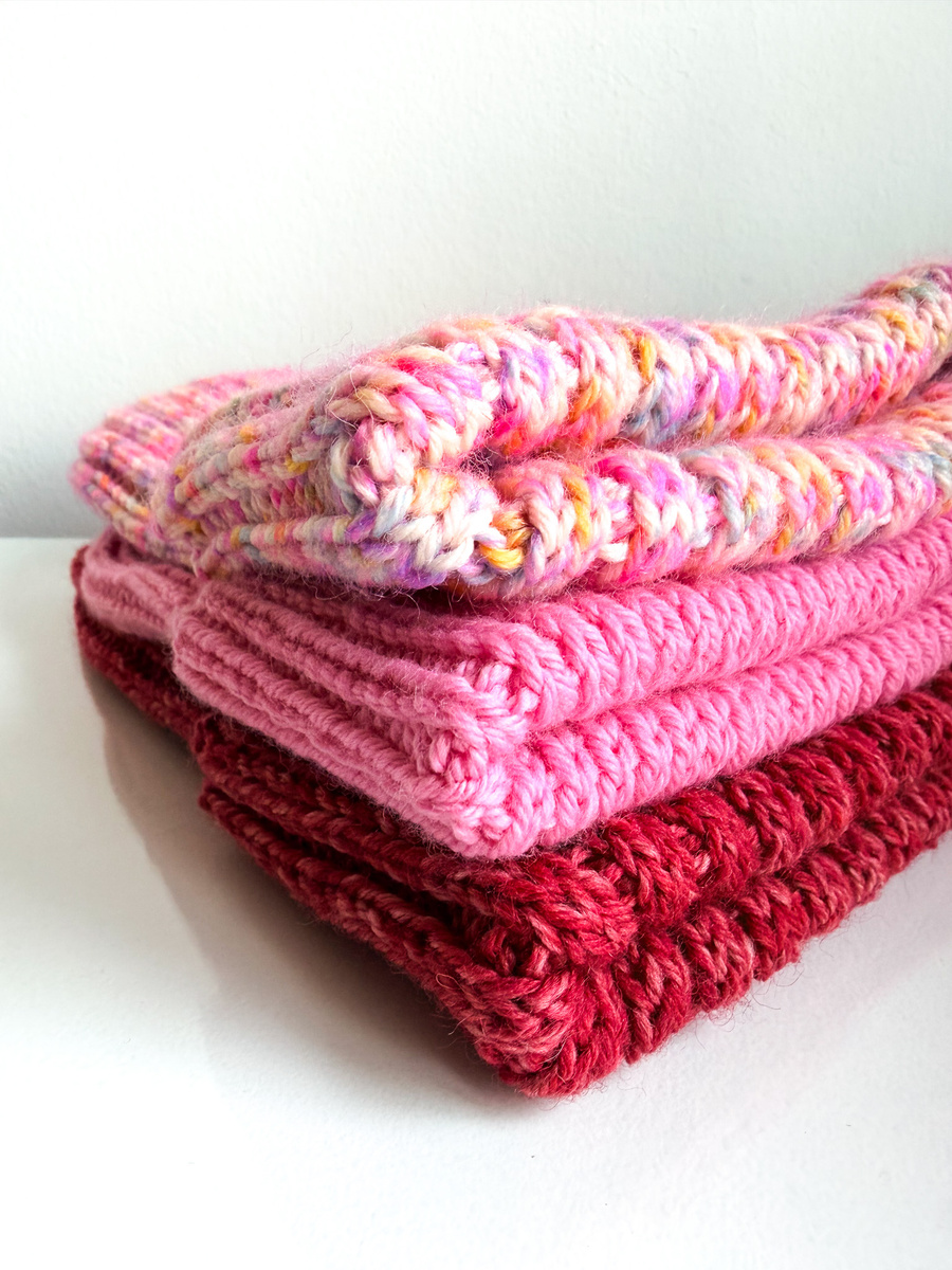 Wywijana czapka NELLI Merynos 14 Tęczowa Posypka