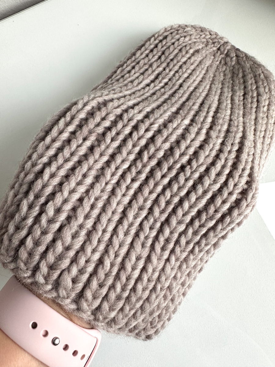 JANKA Handgemachte Damenmütze aus Wolle 47 Hellbeige Nitkowe Love