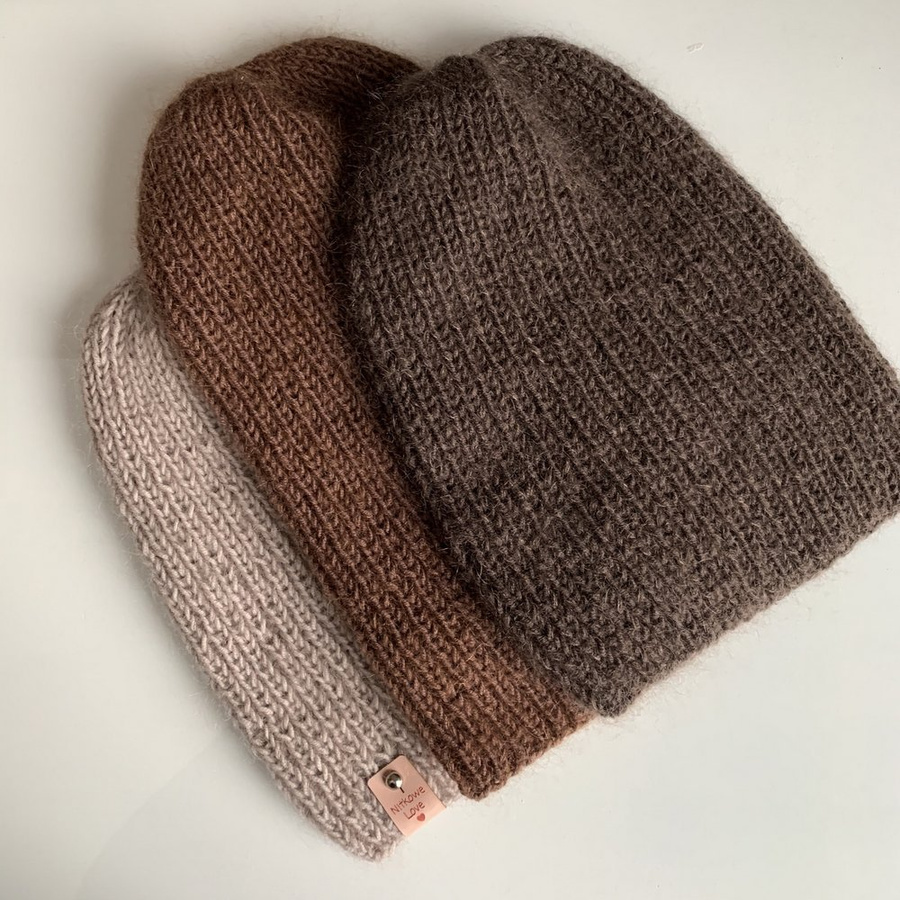 Ręcznie robiona czapka beanie AUREA 100% Baby Merino plus moher i jedwab 52/35 czekolada