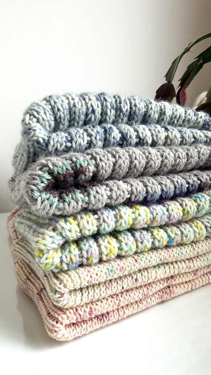 Beanie czapka z wełny merino VARELLA 100% Baby Merino Print 105 magiczna beza