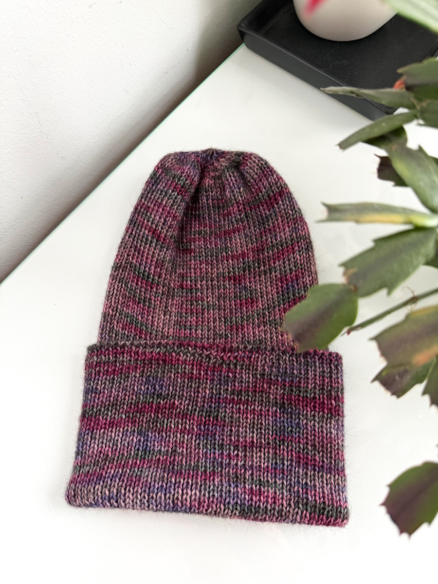 Czapka wywijana HELEN 100% Alpaka 9044 ciemne winogrona