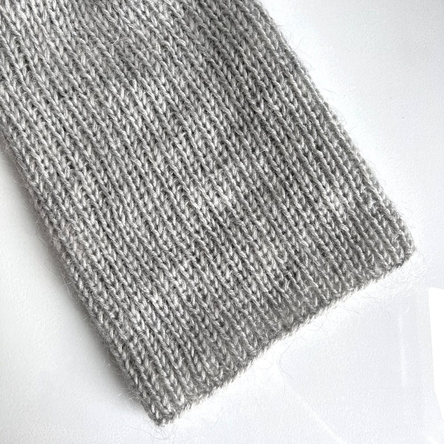 Handmade women’s hat AUREA 100% Baby Merino plus mohair and silk 22/44 Light Grey
