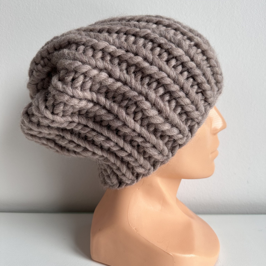 Ręcznie robiona czapka damska ASHER 100% Wełna owcza 06 Jasny Beż