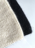 Handgefertigte Damenmütze AUREA 100% Baby Merino plus Mohair und Seide 02/01 Ecru